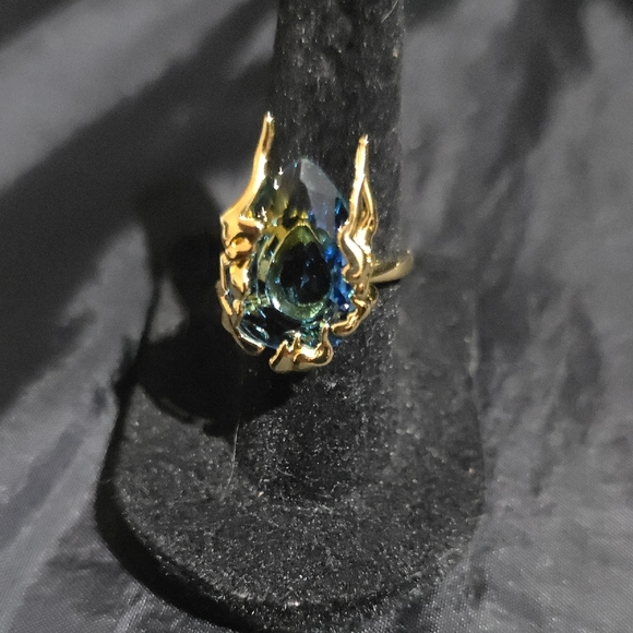 Elegant Gold Tone and Blue Stone Women's Ring Size 6 - Picture 4 of 5